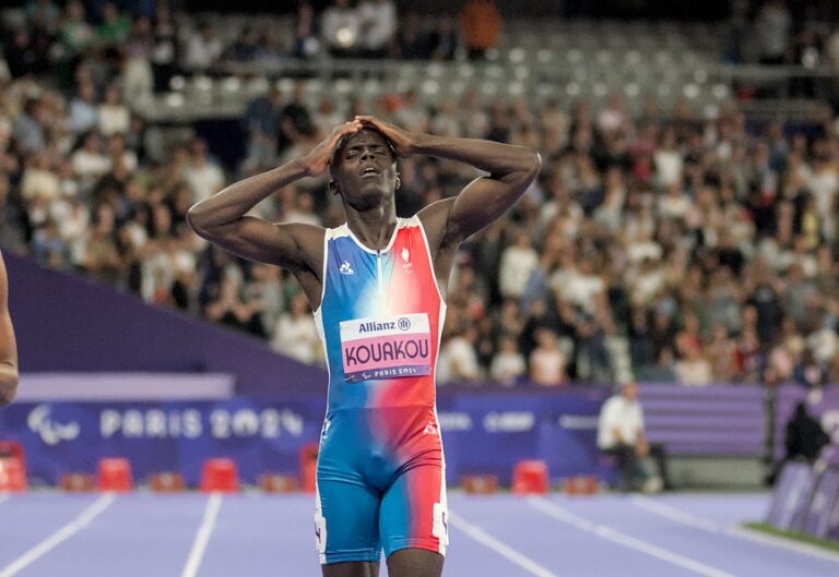 Charles Antoine Kouakou à l'arrivée du 400m